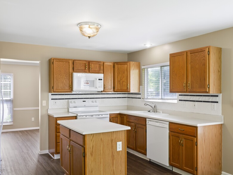 Building Photo - 1001 Vixen Dr