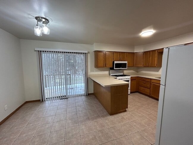 Building Photo - Two Bedroom. 1.5 Bath TOWNHOUSE