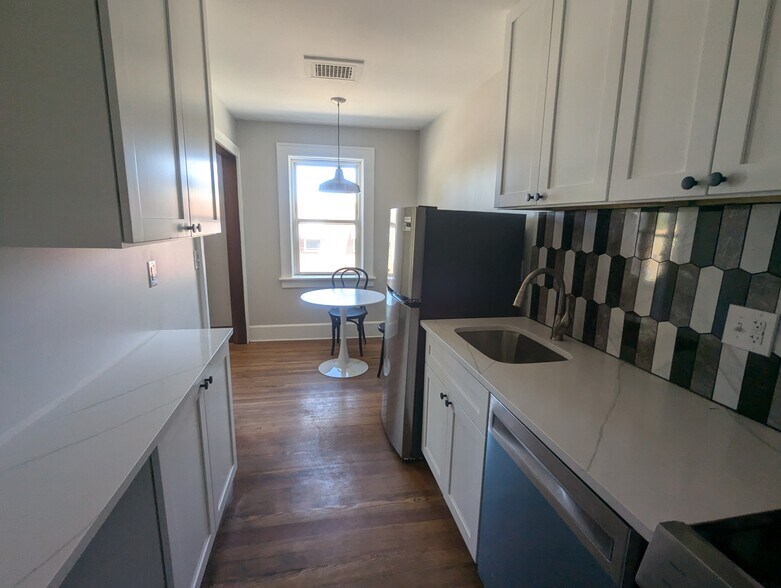 Building Photo - 4001 Woodmont Rd