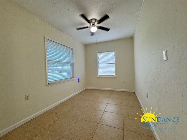 Building Photo - Charming 4-Bedroom Home in Fantastic Neigh...