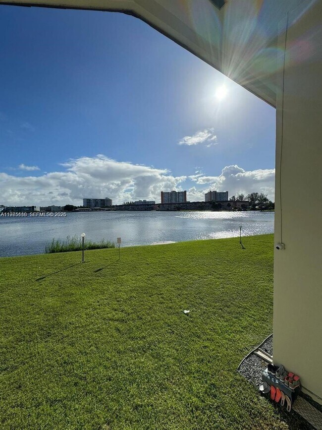 Building Photo - 1530 NE 191st St