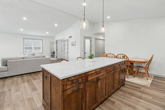 Building Photo - Newly Remodel 3 bed house