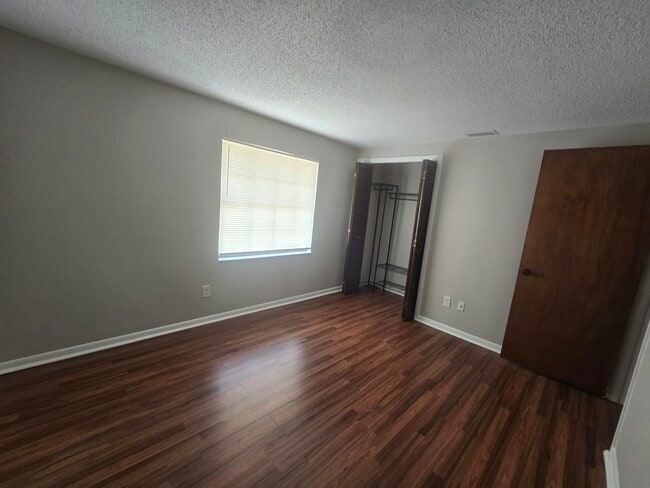 Building Photo - 4901 Dewey Rose Ct