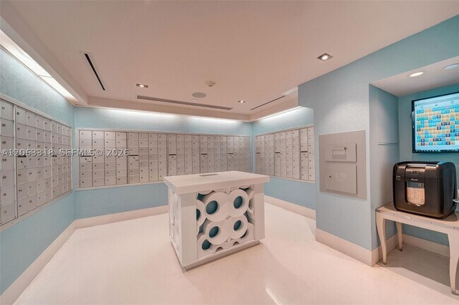 Building Photo - 650 West Dr