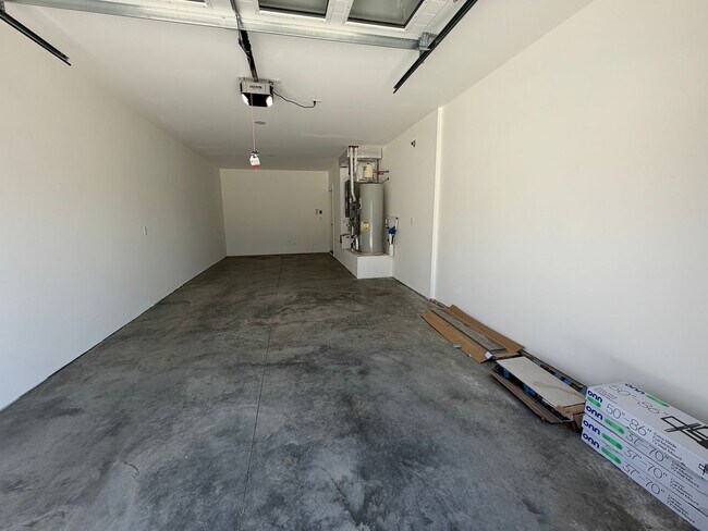 Building Photo - Brand New Hayden Townhome