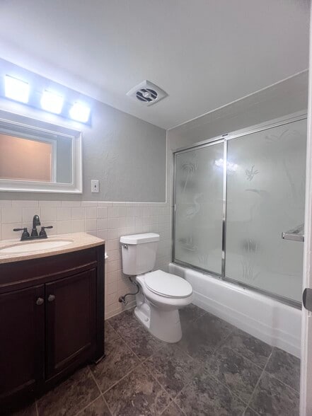 Building Photo - 3912 Manorwood Dr