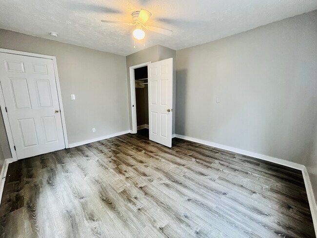 Building Photo - 4417 Sunset Ave