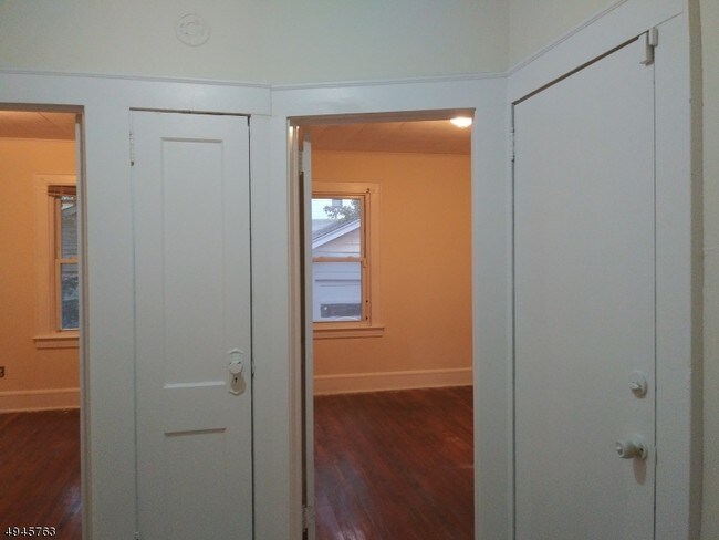 Building Photo - 185 Ellery Ave