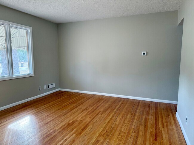 Building Photo - THREE BEDROOM SINGLE-FAMILY HOME WITH ACREAGE!