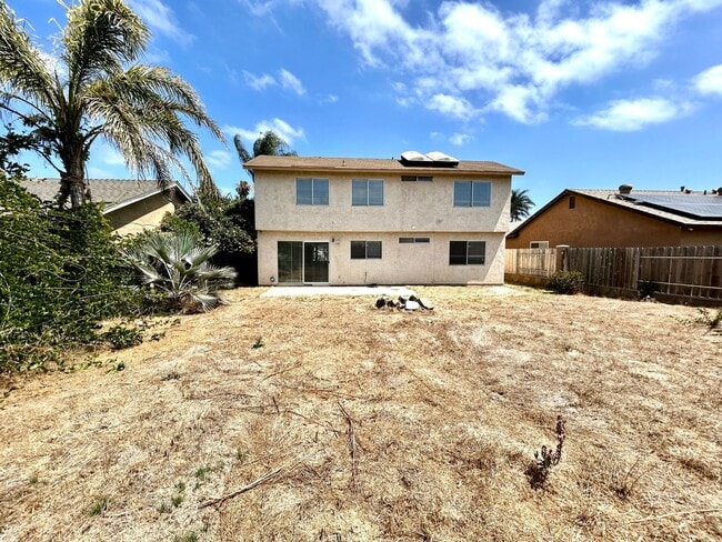 Building Photo - 5 Bed, 2 Bath in Otay Mesa!