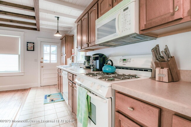 Building Photo - 82 Franklin Ave