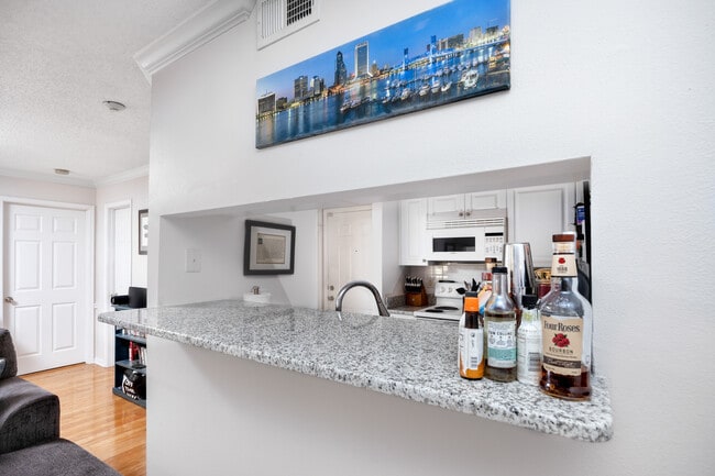 Building Photo - 1000 W Horatio St