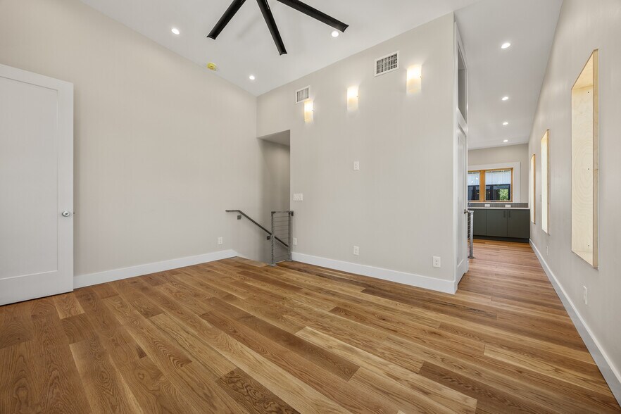 Building Photo - 626 Delaware St