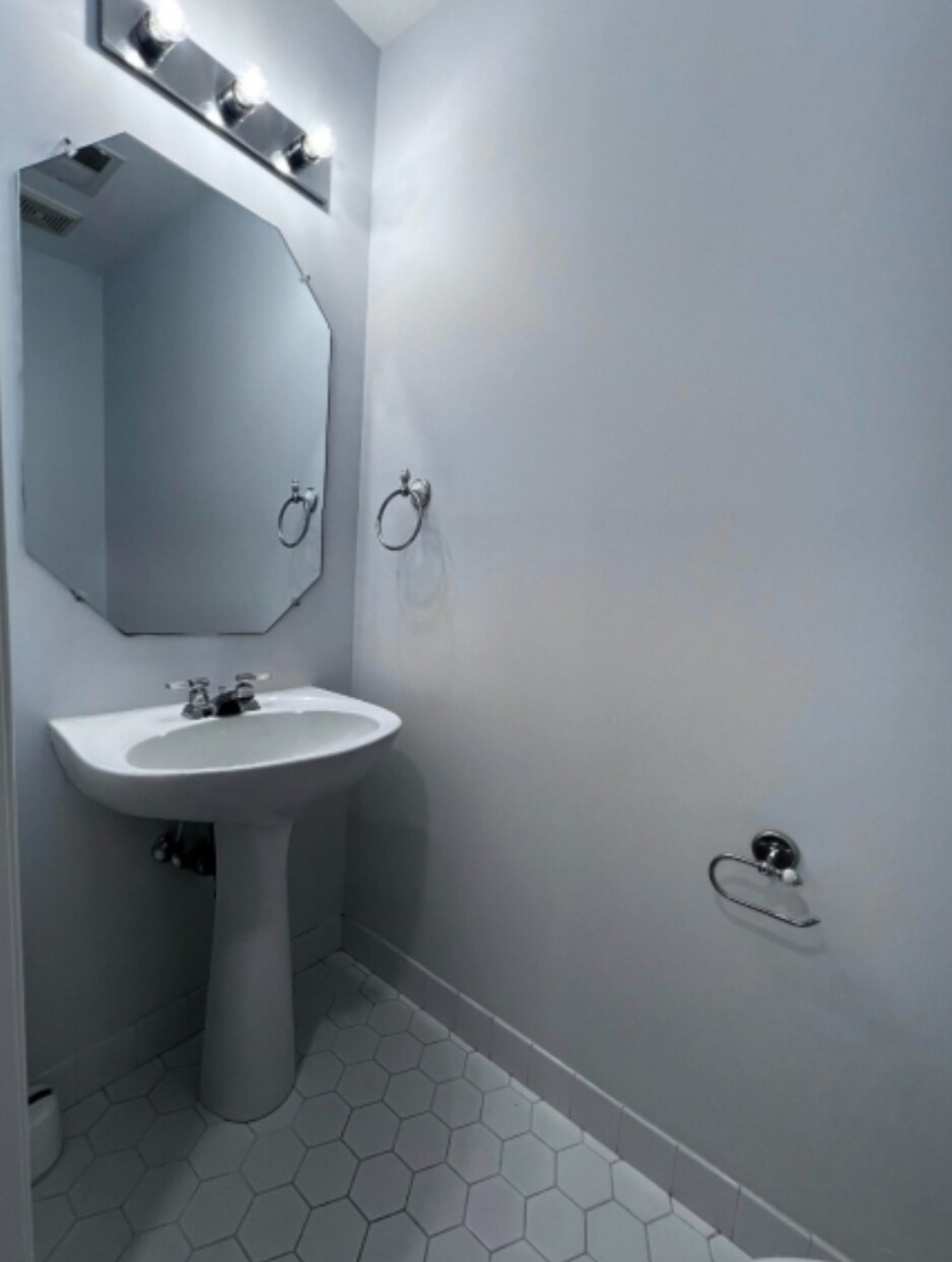 Building Photo - 128 Constitution Way