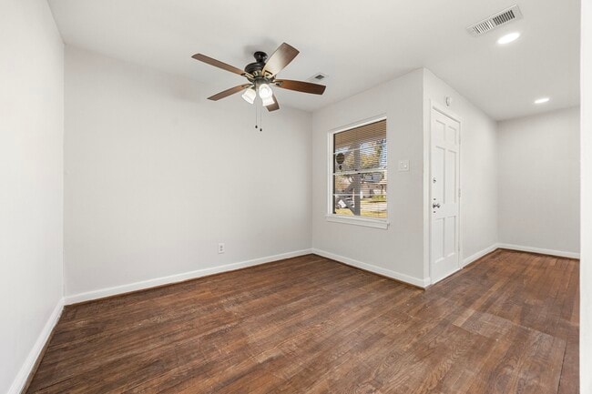 Building Photo - 6711 Schiller St