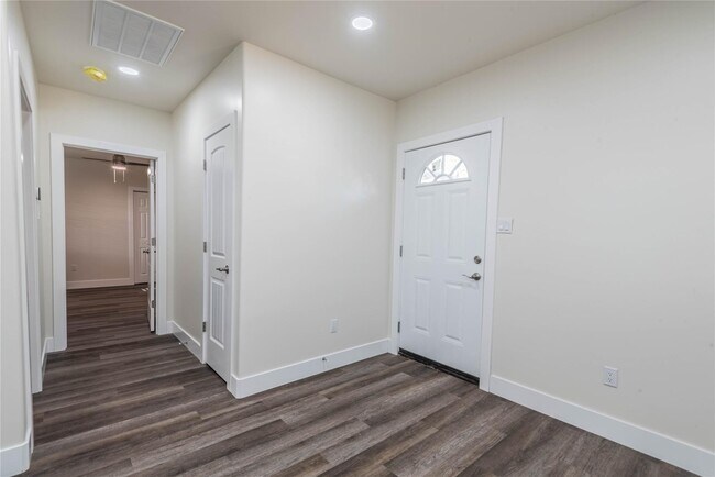 Building Photo - 6003 De Moss Dr