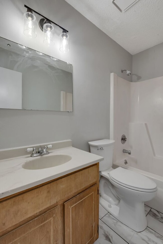 Building Photo - Newly Renovated 3Bedroom/2Bath Home in Whi...