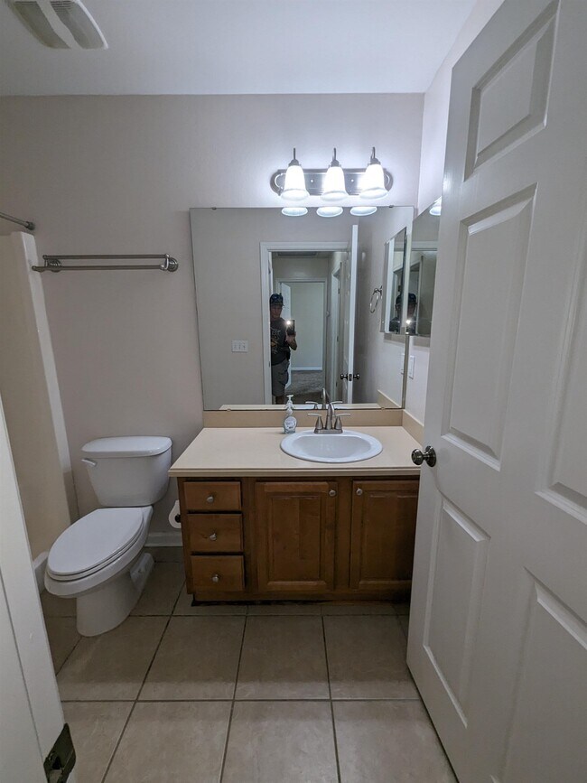Building Photo - 2410 Quazar Cir