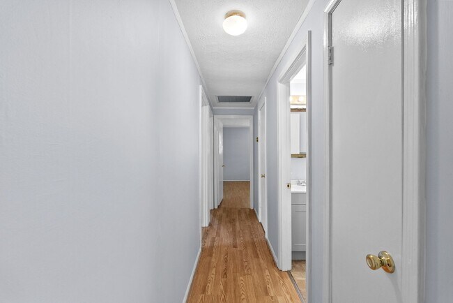 Building Photo - Updated 3-Bedroom Home on Quiet Street in Charlotte Court House!