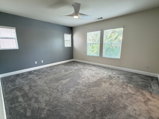 Building Photo - Beautiful Updated 3 bedroom home