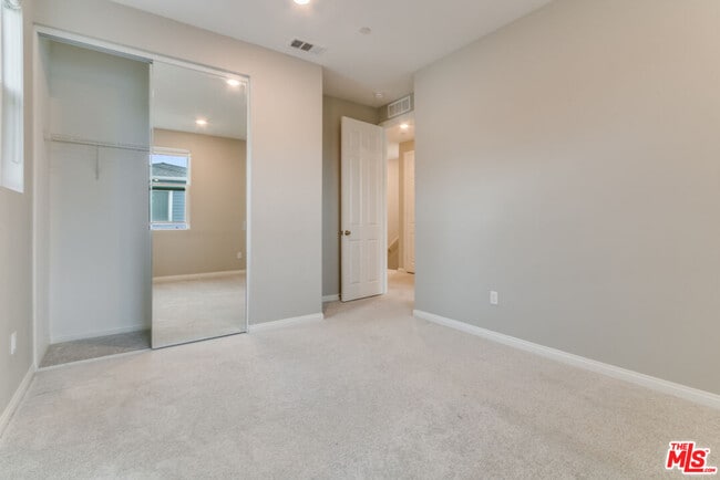 Building Photo - 713 Daniel Freeman Cir