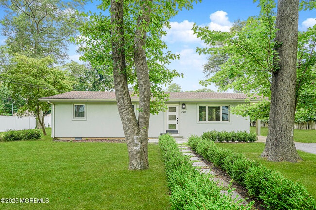Primary Photo - 220 Highwood Rd