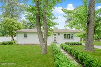 Building Photo - 220 Highwood Rd
