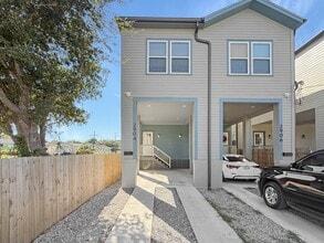 Building Photo - 2904 Mandeville St