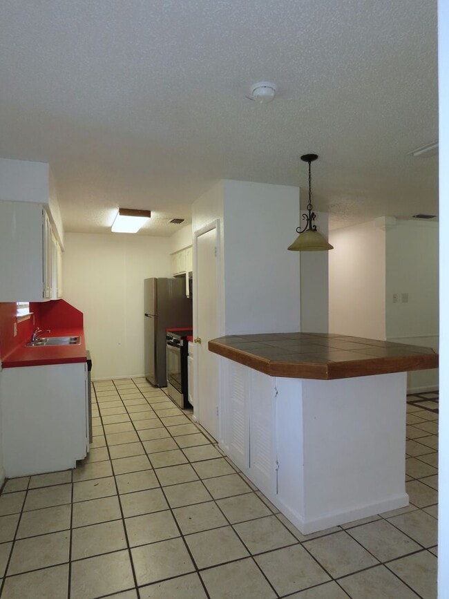 Building Photo - Quaint 3 Bedroom, 1 Bathroom Home in Whitehouse, w/ Shed for Storage