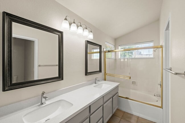 Building Photo - 3916 Promenade Way
