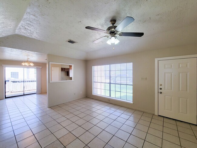 Building Photo - 10059 Emerald Creek Dr