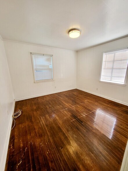 Building Photo - 127 20th Plz