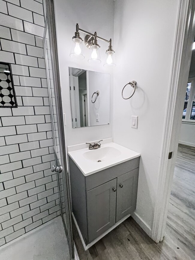 Building Photo - Renovated 3 Bedroom Home in Springfield, TN!