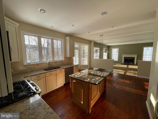 Building Photo - 21330 Meadow Field Ct
