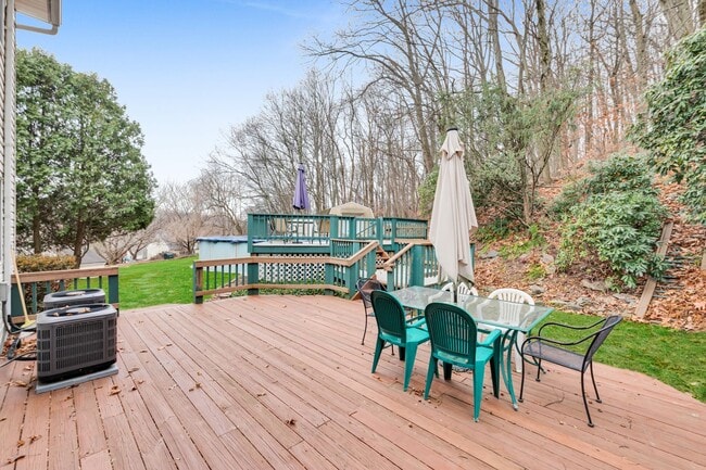 Building Photo - Family-Friendly 4-Bed Home with Pet-Friendly Yard and Pool in a Quiet Neighborhood