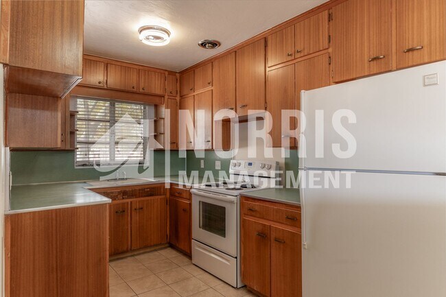 Building Photo - Quaint Home in an Established Neighborhood