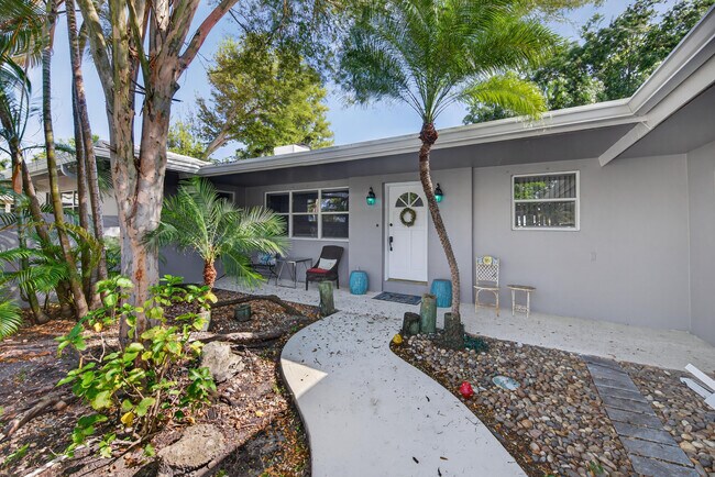 Building Photo - 2680 NE 24th St