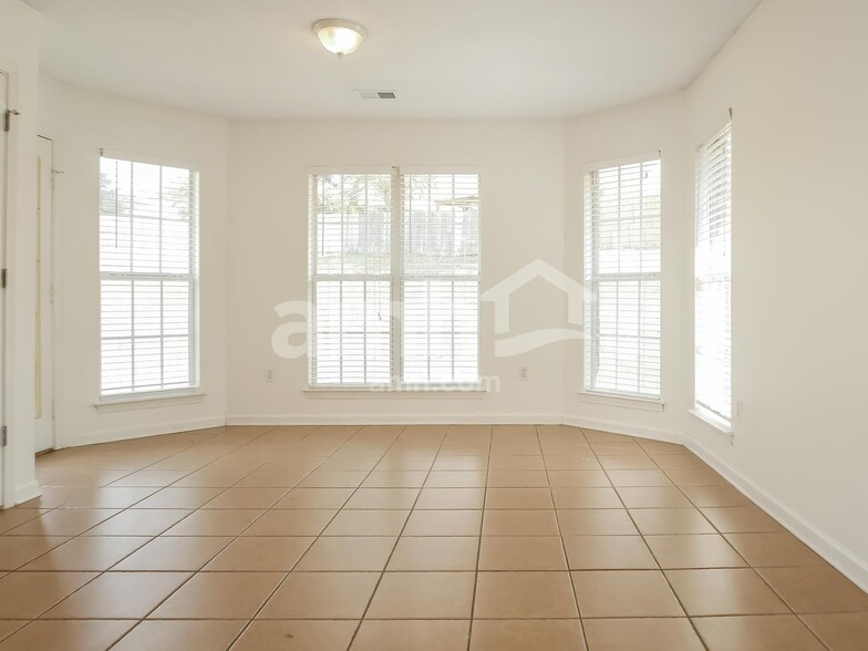 Building Photo - 660 Timber Creek S