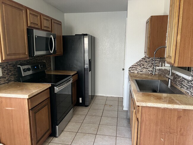 Building Photo - 9116 Snowberry Dr