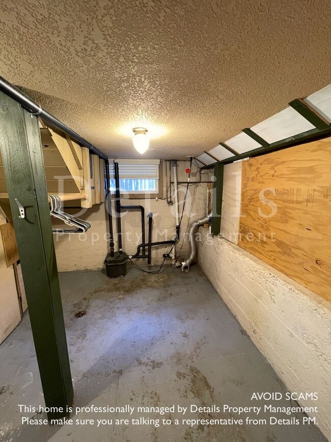 Building Photo - Charming 2BR, 1BA house With Loft & Office