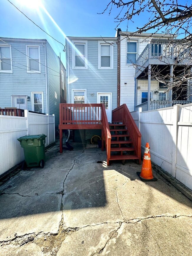 Building Photo - Charming 3 Bedroom/2.5 Bathroom Townhome in Hampden!