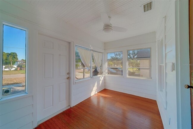 Building Photo - 4642 7th Ave N