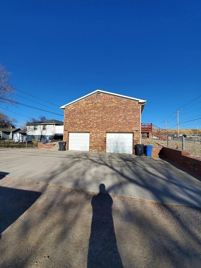Building Photo - 1903 Elm Ave