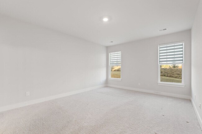 Building Photo - Beautiful 4 Bedroom Home