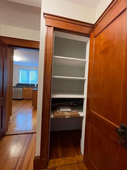 Building Photo - 60 Landseer St