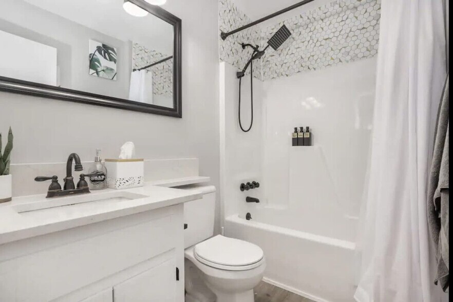 Building Photo - 2001 N 61st Ave