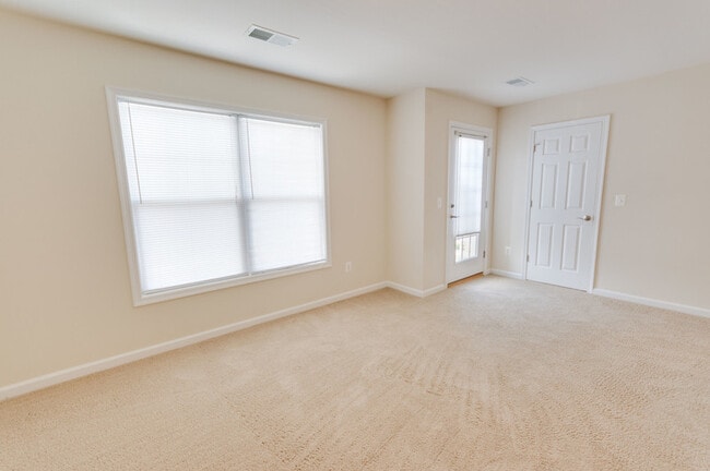 Building Photo - 2170 Saranac Ct
