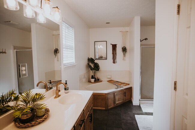 Building Photo - 10804 Trojan Hill Dr