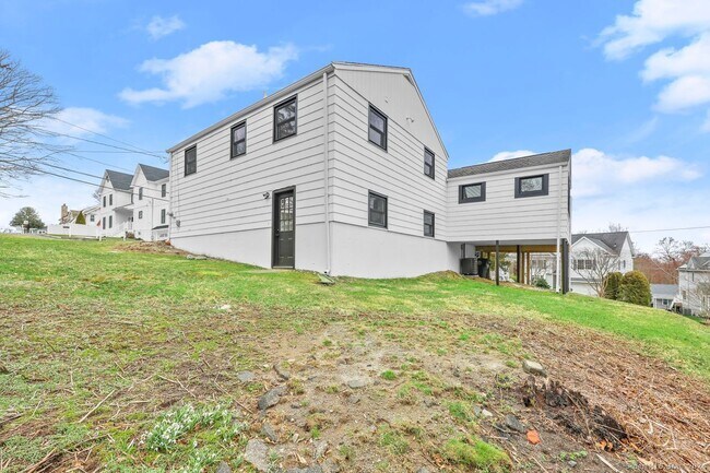 Building Photo - 141 Ridgewood Dr