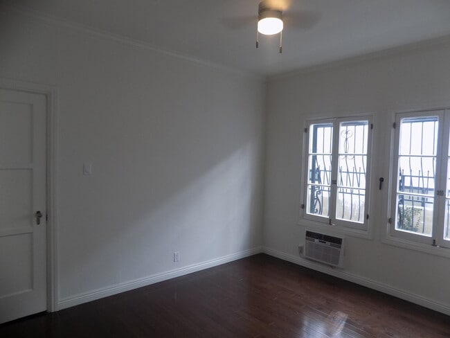 Building Photo - 109 N Clark Dr